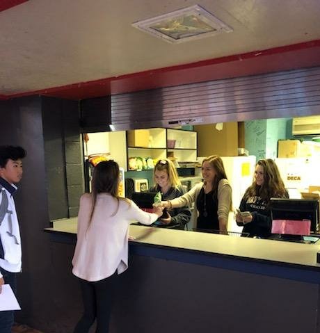 LCHSSBE's tweet image. Our amazing DECA SBE  mangers hard at work. Keep up the good work. #DECASBEWEEK #DECA 
@NMDECA @LaCuevaDECA 
@PrincipalLCHS