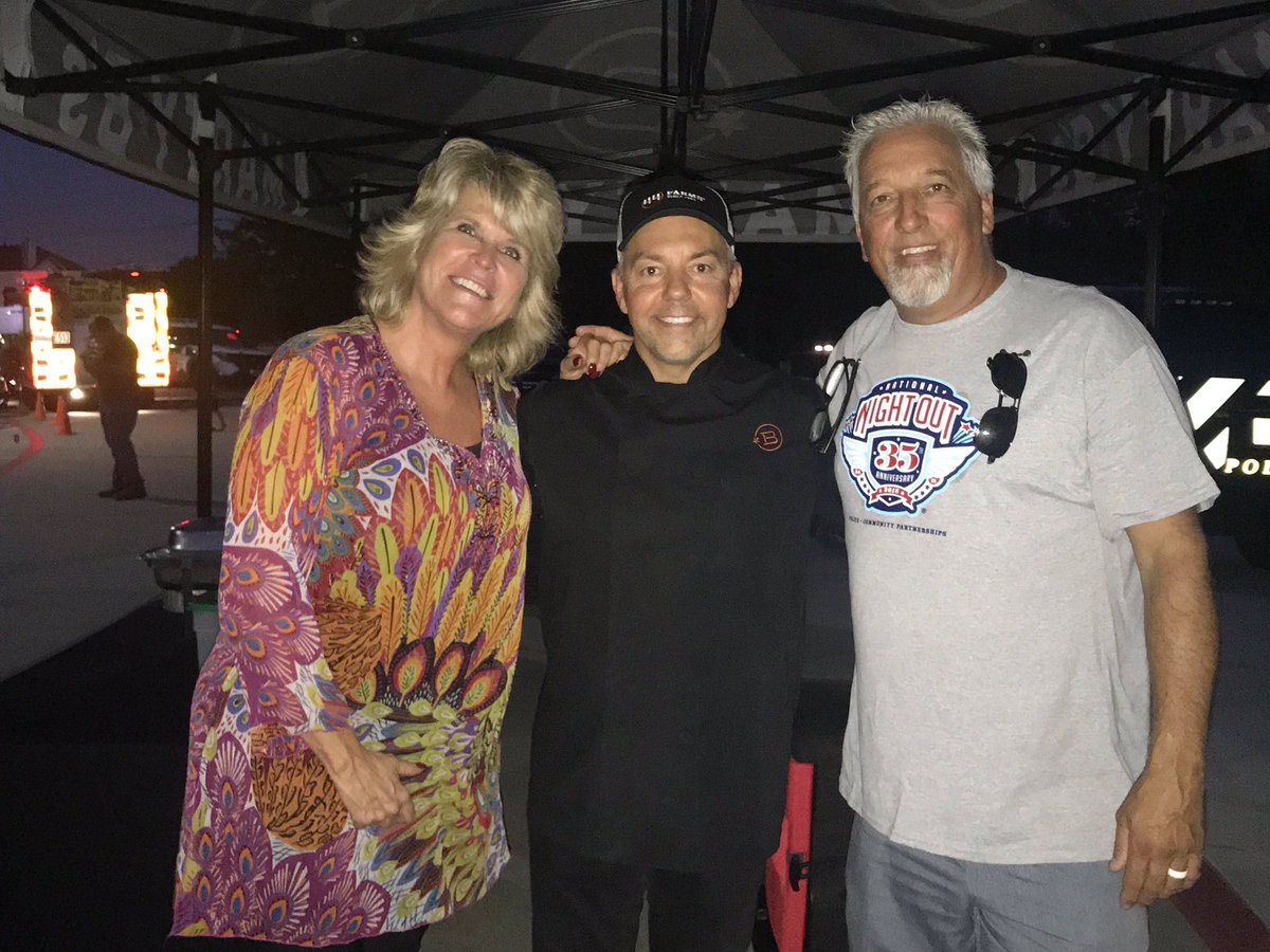 READEREST's tweet image. We were so thankful to have been invited to participate in Bartonville’s “National Night Out”! Community and friendship are essential to feeling connected to the world around you! #nationalnightout #bartonvillepd #cloudninesalon #cloudninecharities #martybs #readerest