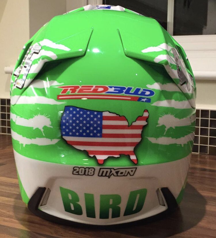 Awesome finished paint job on the Team Ireland MXON helmets by Ryan Burnside..👌🏼
RBD never disappoints..

#teamireland #mxon #redbud