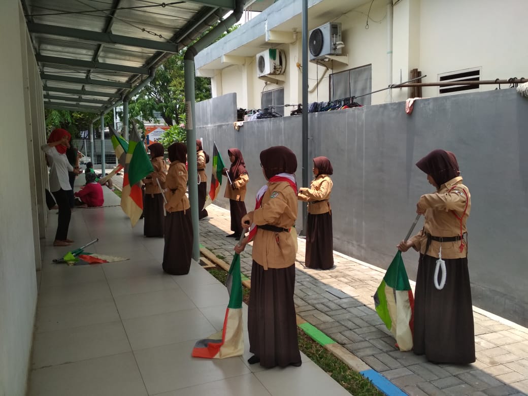 RptraSahara's tweet photo. Latihan MARCHING BAND dari murid - murid SD At-Taqwa
@Ermasuryani63 
@tutykusumawati 
@sudinppappjp 
@dppappdki 
#ermasuryani63 
#tutykusumawati 
#dppappdki 
#ppappjp 
#RPTRAJP https://t.co/40LDazeAsn