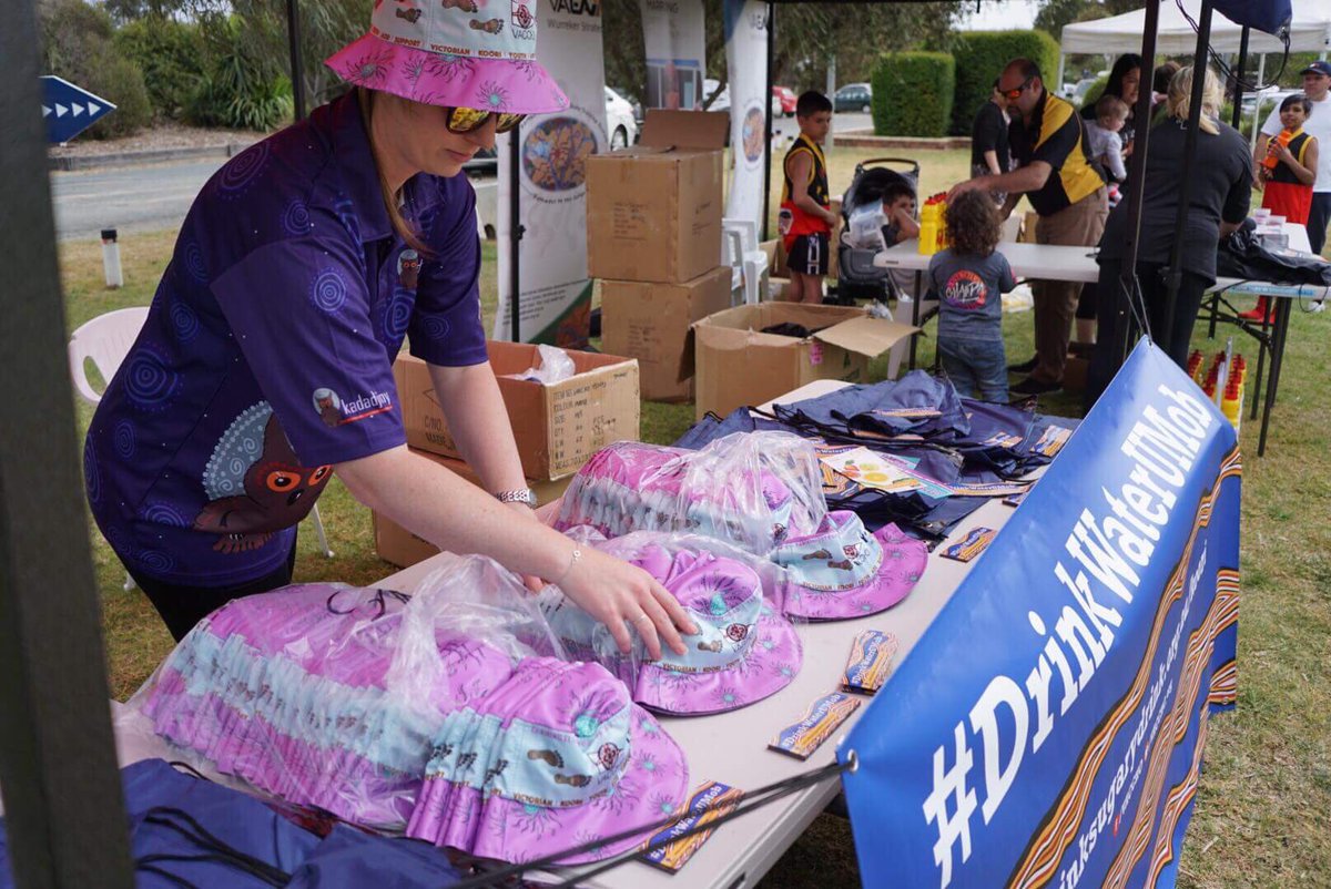 VACCHO_org's tweet photo. It’s all about #drinkwaterumob #rethinksugarydrink and #yarninatraightout #YSO for the @VACCHO_org mob in Echuca for the deadly netball and football carnivals. Come say hi &amp; get some swag! https://t.co/EslAYIuXoF