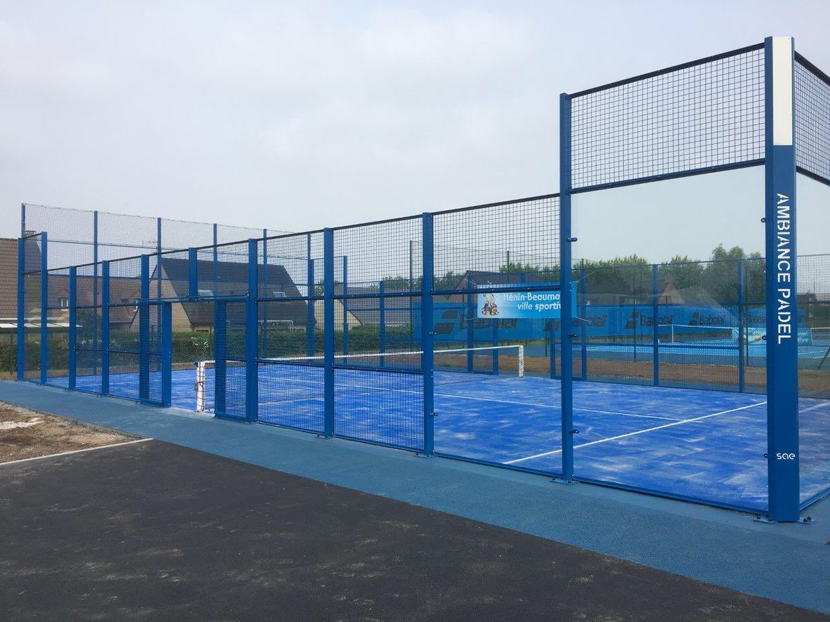 bygroupesae's tweet photo. Ville d’ #heninbeaumont , sous le soleil de septembre. Ici une réalisation complète de 2 courts de #tennis et un terrain #padel #sports https://t.co/cmgdurizlL
