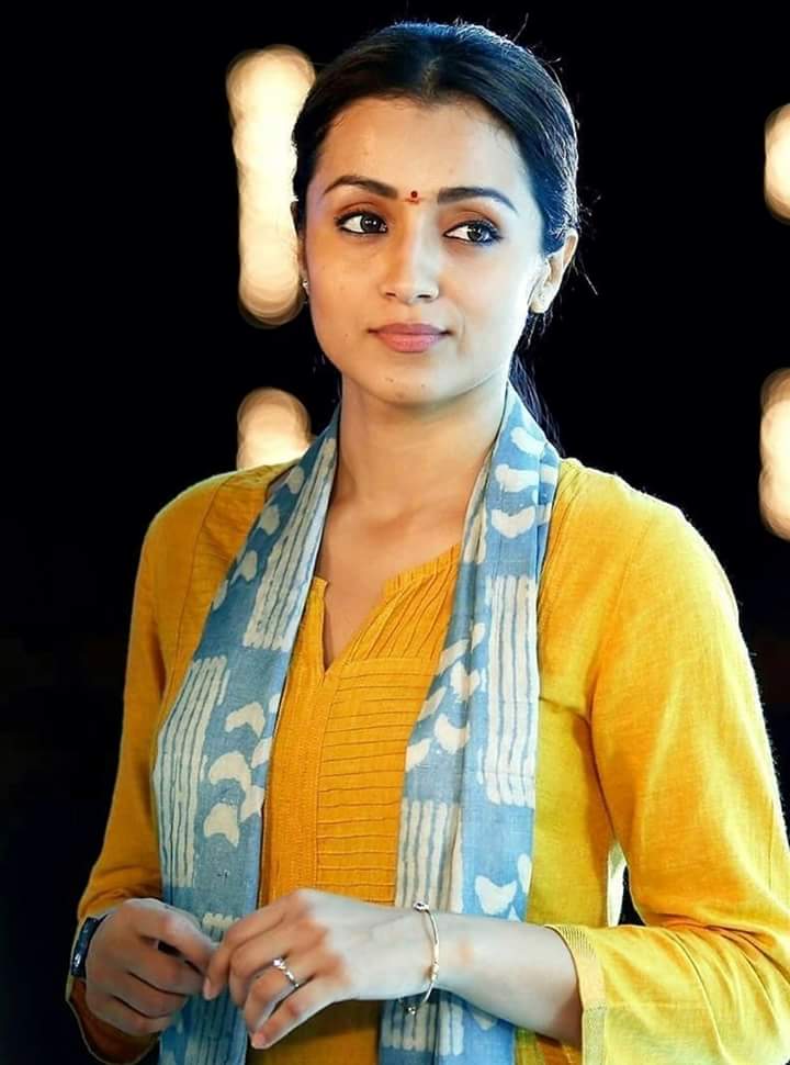 plumeriamovies's tweet photo. Gorgeous #Trisha as Jaanu in Premkumar directorial "96". #96TheMovie releases worldwide tomorrow.
#Jaanu #96FromTomorrow
#96FromThursday #96Movie #96TheMovieFromOct4th https://t.co/VxRDjY8Q0b