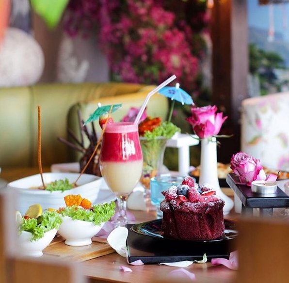 تمتعوا بالأجواء الهادئة والضيافة المميزة في افندار 😍، تعرفوا على المقهى عبر تطبيق #فَلَّة_الرياض
riyadh.is/s/hOPwQI
#Avindar6