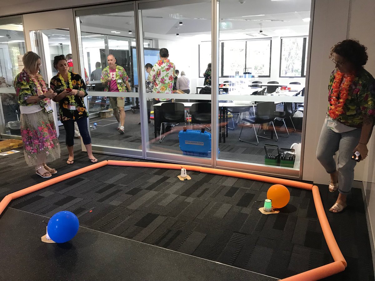Battle of the bots ⁦<a href="/paulajamieson/">Paula Jamieson</a>⁩ ⁦<a href="/f_fausett/">Trudi Fausett</a>⁩ Great PD on using Sphero in the classroom ⁦<a href="/pabt65/">Peter Abt</a>⁩ Thank you! #takpschool #techplza