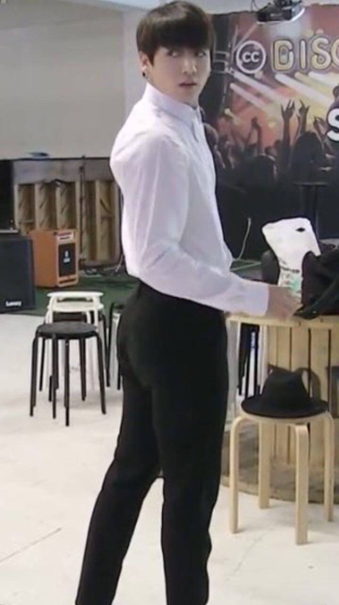 virtuosopjm's tweet photo. jungoo has a cute plump butt I will FIGHT anyone who insults his "heart booty" 😤 https://t.co/TzcmlzLvpo