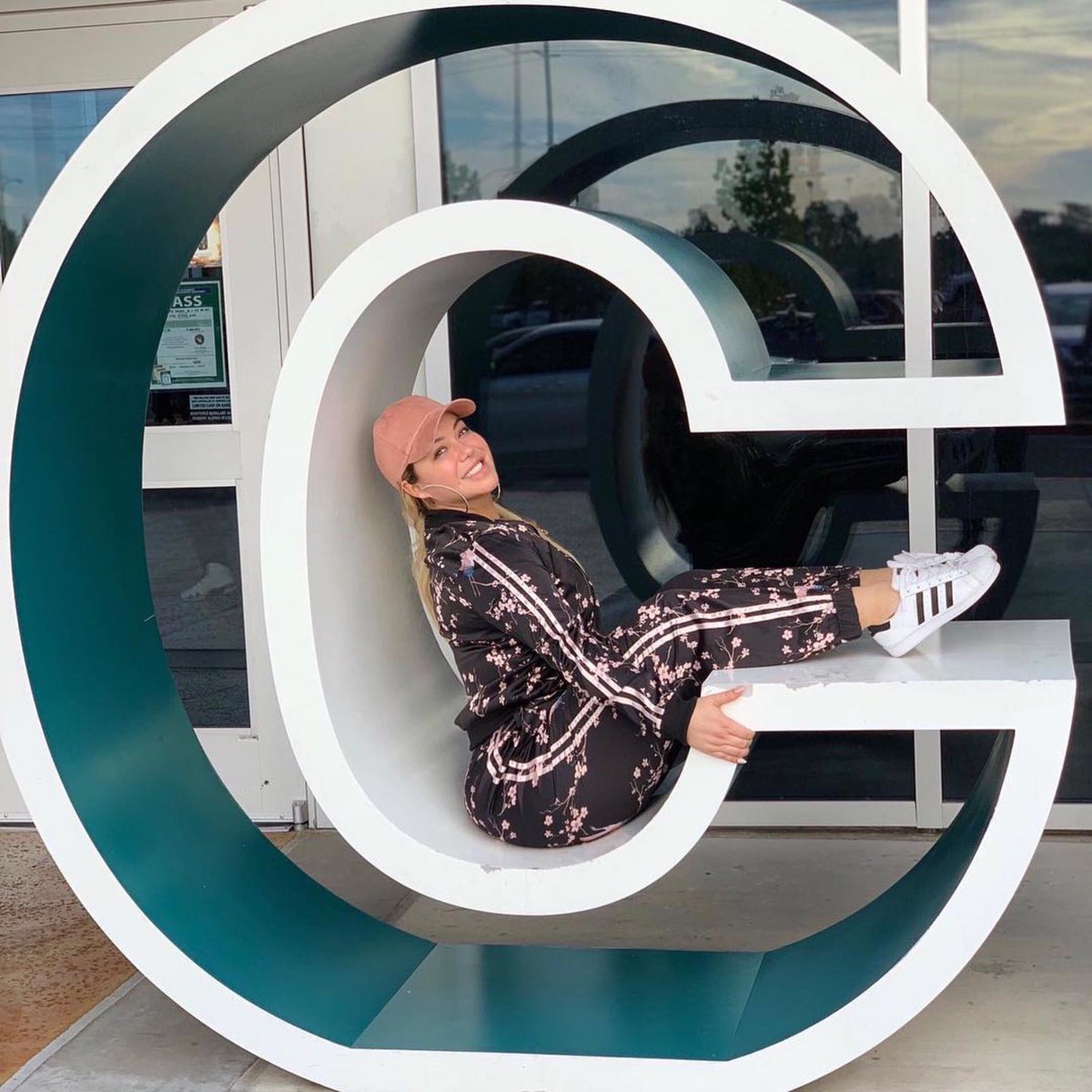 claudimar5's tweet photo. #Repost @chiquisoficial
・・・
Sitting on my THRONE ©👑🐝rocking @fashionnova! Search: ‘Asían Blossom Set’ and use my CODE: XoChiquis for a discount!! You will love this set. It’s mega comfortable and looks super cute with both tennis shoes and pumps!#chiquisrivera #TeamChiquis33 https://t.co/0iDeumq7er