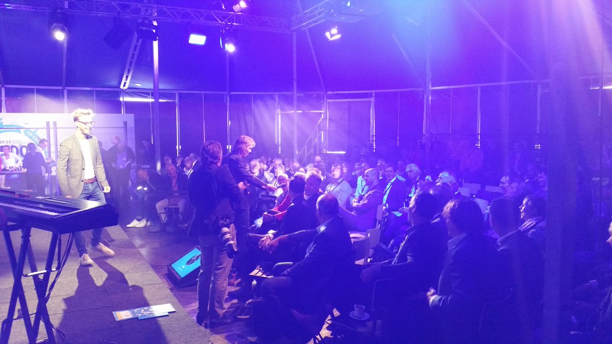 <a href="/Kop500event/">KOP500</a> trapt af... ruim 400 innovatieve ondernemers, ambtenaren en andere professionals bijeen in Deventer over #duurzaamondernemen #nieuweenergie <a href="/ProvOverijssel/">Provincie Overijssel</a> <a href="/AnnemiekeTraag/">Annemieke Traag</a>