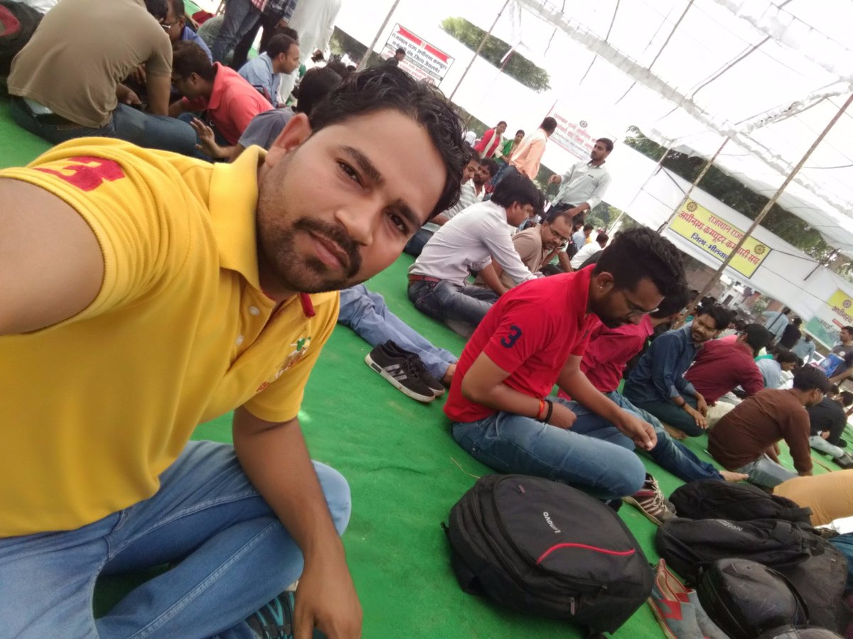 AnilMau98735701's tweet photo. #3600forIA
#IA_On_Mass_Leave

🤣 बिना वजह किसी को परेशान मत करो समय बदलते देर नहीं लगती🤣🤣🤣👇👇👇👇

@zeerajasthan_ 
@Swap_Anchor 
@News18Rajasthan https://t.co/Qzj1BFWci9