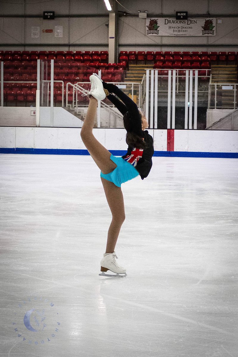 lily_bakhtiari's tweet photo. Dance “Pose” Practice, here are two I’ve trying out. There are so many to choose from.... ideas welcome?
#pose #icedance #freedance #music #dance #lovethesport #workingformyfuture #lovinglife #thuono #chiquesport #mondor #edea #deesideicerink #stretching #flow #movement https://t.co/cYAs5VExCn