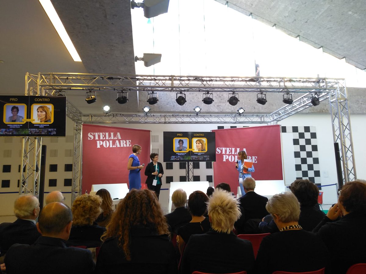 VITAnonprofit's tweet photo. Il primo round vede contrapposte Sabina Siniscalchi, presidente di @OxfamItalia, e Daniela Bernacchi, CEO & General Manager di @Cesvi_NGO #processoalnonprofit #CSRIS18 https://t.co/Job9Kvl6XN