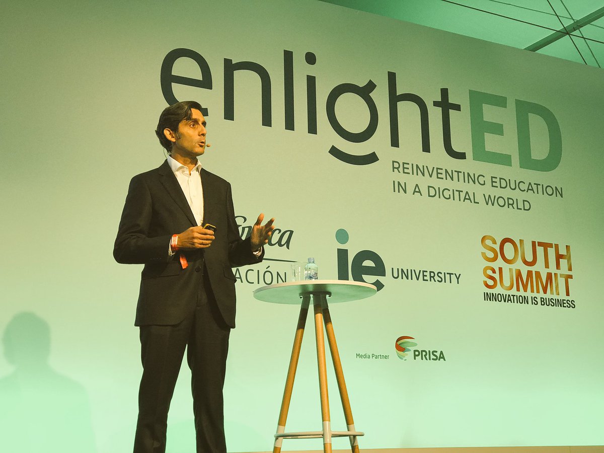 Telefonica's tweet photo. "Es momento del humanismo. De poner a las personas en el centro de la tecnología. De #enlightED puede salir algo muy bueno. Algo enorme. Por eso os pido que nos ayudéis a que esto ocurra"

@jmalvpal #enlightED https://t.co/WeZdW1Zwbh