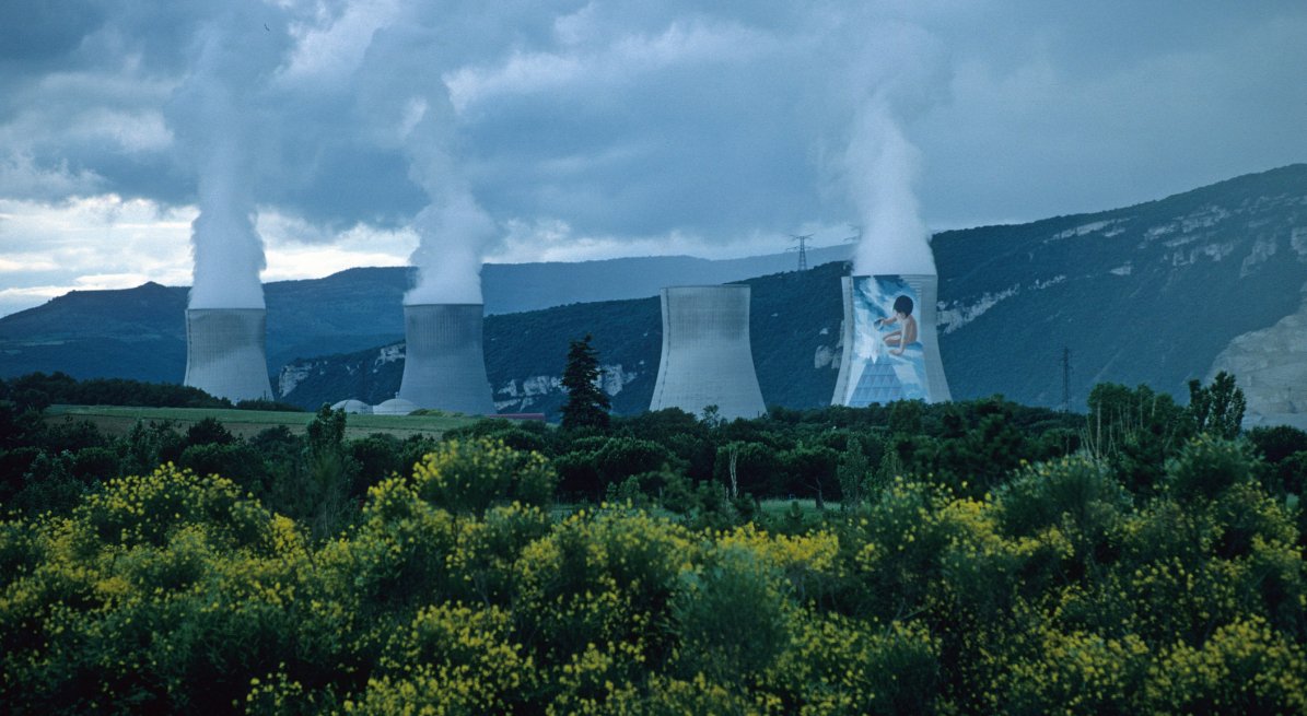 AlterEco_'s tweet photo. [TRIBUNE] Non, le nucléaire ne sauvera pas le climat ! La filière nucléaire n’a aucune chance d’apporter une solution à la hauteur des enjeux climatiques au niveau mondial dans les délais nécessaires. Un texte signé par 70 personnalités https://t.co/KklzUrc8Hl https://t.co/WgzL0KWAHS