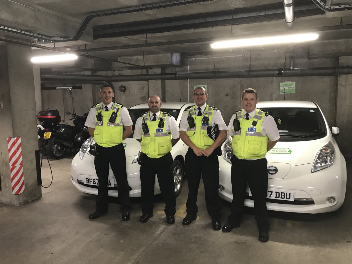 Shiny boots and smiley faces can only mean 1 thing. Goose Fair 2018. Please look out for parking restrictions around the Goose Fair site and have a fabulous time and stay safe 🍩☕️🎠🎢🎡 @SafeNottm #CERT #MUSHYPEAS