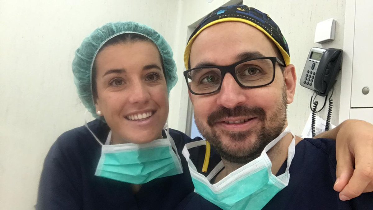 DexDaryd's tweet photo. Bienvenida @NanaMartinDo al servicio de #anestesiadexeus
Rotación por anestesiología y reanimación de la R1 de #icatme #traumatologíadexeus @QS_Dexeus En Quirófano con el Dr Helfer https://t.co/OUeFDgYoTC