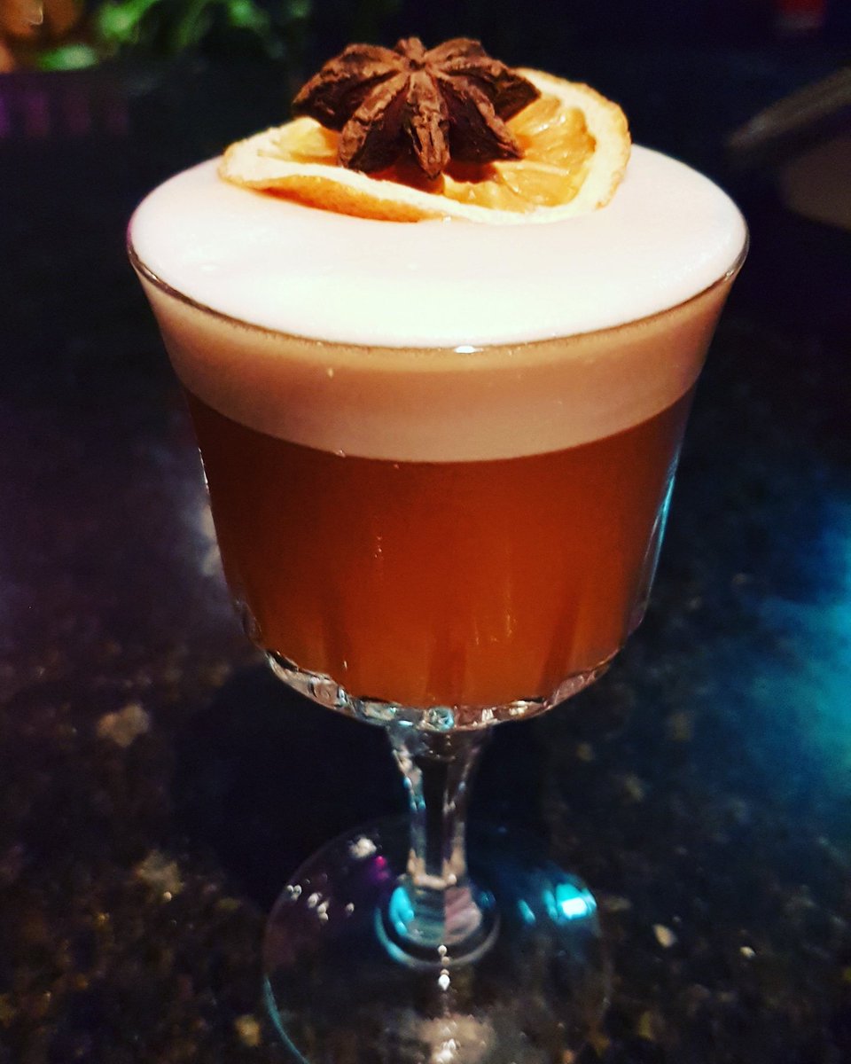 Sipantics's tweet image. Seasonal cocktail experiments:

Halloween Cocktail:

Spiced gin
Lemon juice
Tangelo juice
Cinnamon pumkin syrup

#sipantics #gin #ginschool #edinburgh #scotland #scottishgin #ginexperience #gintime #ginandtonic #gincocktails #makeyourown #gintimes #cumberlandbar #microdistillery