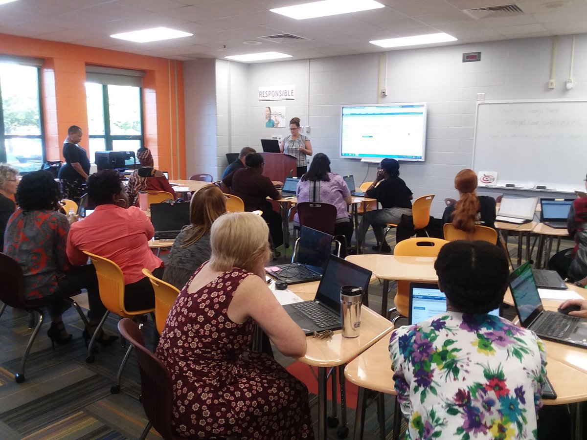 delroseadkinson's tweet photo. Thank you @EnglishKrause and Mrs. Sorrell for leading these Synergy Assessment sessions! #teacherleader #NNPSProud #5800family #techdoesntteachteachersteach #NNPSTECH @HeritageHS @HeritageHS_STEM @NNPSITC https://t.co/gyyMtQlGZx