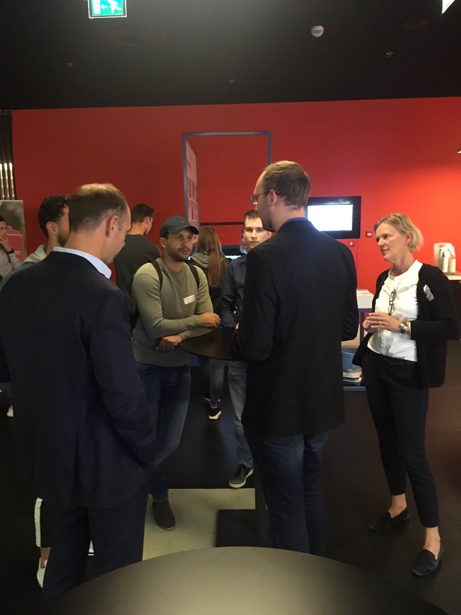 Leuke gesprekken bij de #BAM stand tijdens <a href="/BIMonderwijsdag/">BIM Onderwijsdag</a> #BIM #digitalisering @werkenbijbam @bambouwtechniek
#bamcareers #digitalconstruction