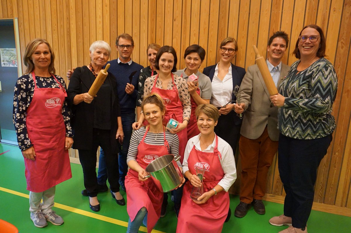 neff_info's tweet photo. Takk til @NBygdekvinnelag for engasjement og innsats. Lapskausen var god og elevene enige. Kan vi ikke bare få skolemat på bordet - bokstavelig talt! @Arbeiderpartiet @SVparti @Senterpartiet @Partiet @Raudt #sosialutjevning #folkehelse #barnavåre @skolematvenner https://t.co/kEshC3vmUi
