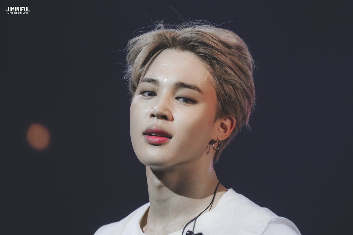 jiminiful's tweet photo. 181002 LYS CHICAGO #JIMIN
💌💌💌

#지민 #방탄소년단 @BTS_twt https://t.co/9u6vderjhM