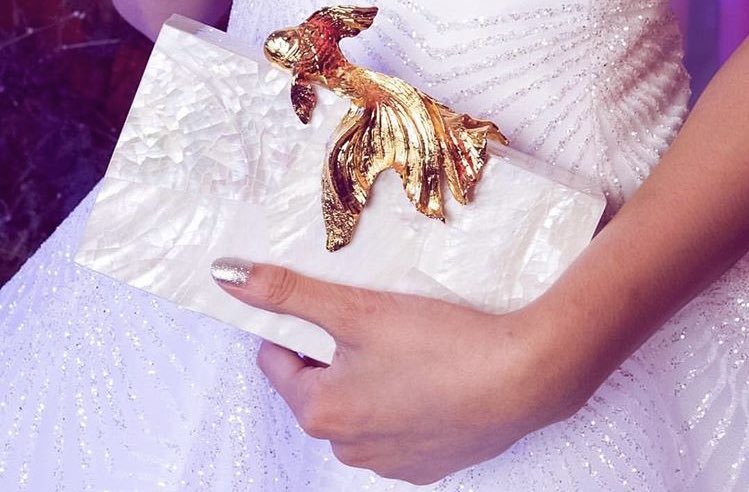 heirloomqueen's tweet photo. The controversial clutch💕.
DETAILS:
Price: 10,000-15,000 pesos
Brand: MANA
Designer: RM Bonghanoy
Materials used: Pearl, metal, and other indigenous materials
Tagahawak: markus
Tagabantay ng tagahawak: Henz
Walang binitbit:ylona https://t.co/bt98xlOyuo