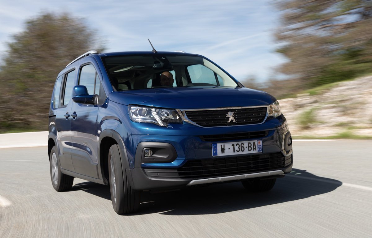 CaetanoRetailES's tweet photo. ¿Has visto quién está equipado para empezar el día cargado de emociones? El nuevo #PeugeotRifter #before9am
https://t.co/DNZQZ6zYjk https://t.co/0c96ASTUAe