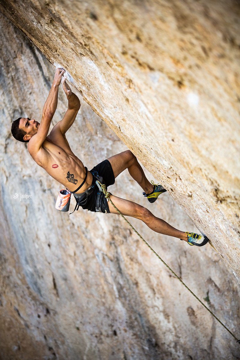Beto Rocasolano #Cuenca #Climbing #Outdoor Seta Negra 8c+ 🔝🔝🔝 <a href="/LaSportivaSpain/">LaSportivaSpain</a> <a href="/climbskin/">Climbskin®</a>