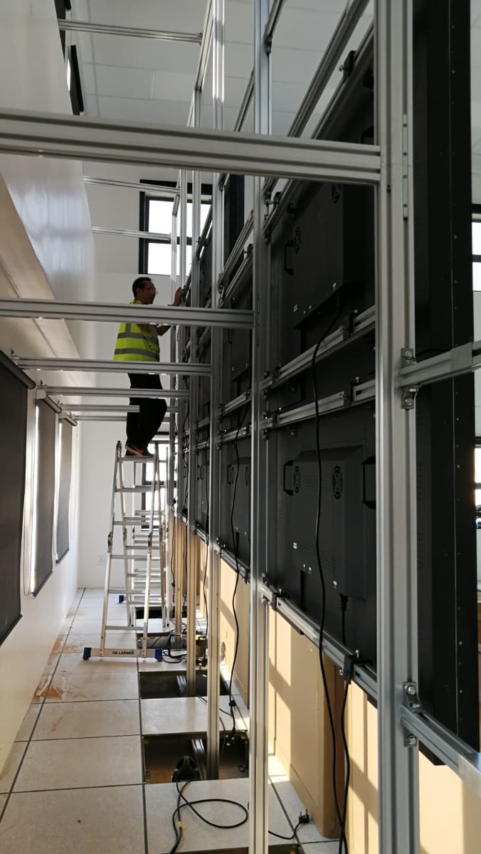 Destiny_GlobalT's tweet image. 🙃🙃🙃A finished project of a Video Wall we installed for our happy client. It feels great to deliver a Quality service. We serve to satisfy your needs. We are Destiny Global Technology and we are GREAT at what we do😎
 #Videowall #Blackbusiness  #techbology @SayEntrepreneur