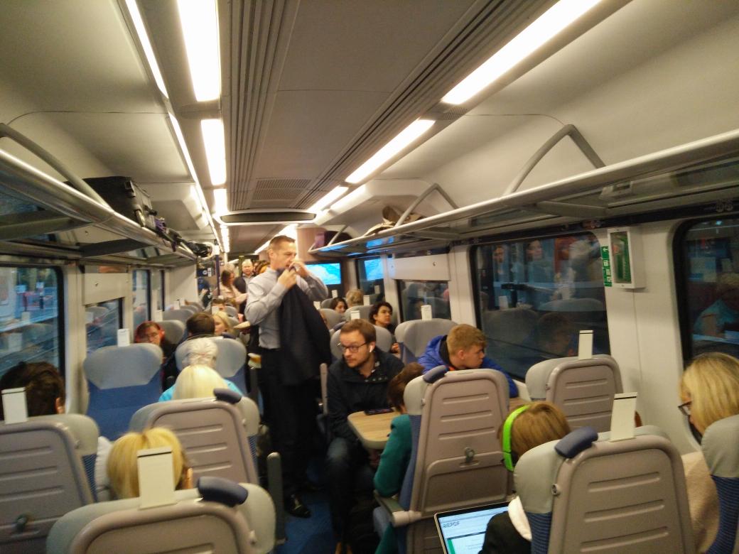 kev_bite's tweet photo. I forgot how horrible it is to commute to an office... #PackedTrain https://t.co/SUrNI3Whoj