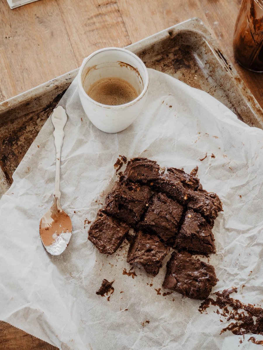 princessphi12's tweet photo. RECIPE: Vegan, Gluten-free Espresso-Brownies + Where I have been https://t.co/P0ftfwPw3e https://t.co/H8epEEnFO9
