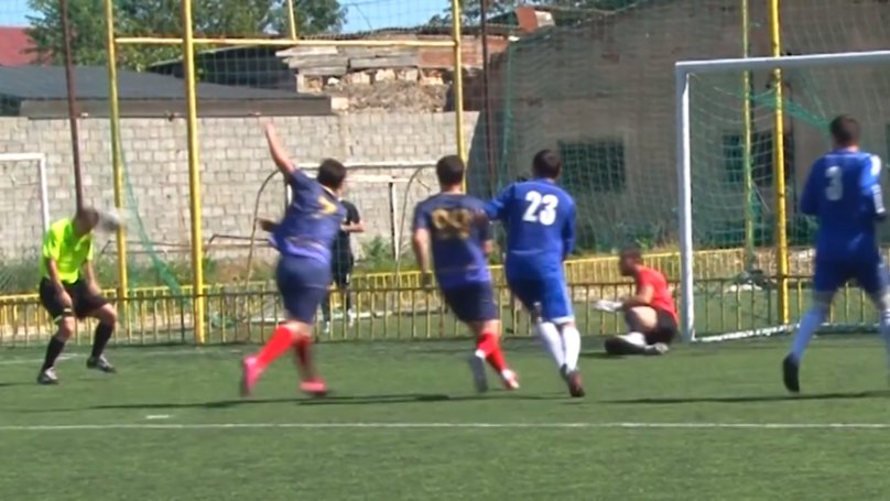 When a referee scores a goal 😄
buff.ly/2IzUcZY