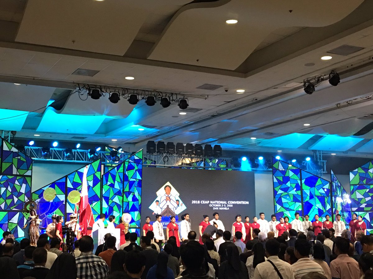 DahlBennett2's tweet photo. CEAP Entrance of Colors #CEAPNatCon2018 #Sanctificatio #CEAP2018 https://t.co/PjFEWn2q5O