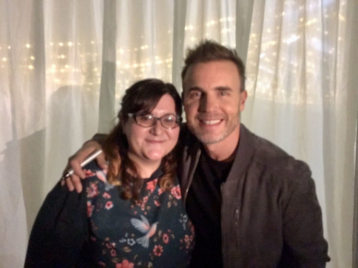 AliceArisu_Sp's tweet photo. @GaryBarlow Thank you very much for last night, it was an honour to meet you. I can truly say you made us feel “a better me” with your words. Tell James he owns me a not blurry picture with you! #goldenticket #gbarmy #ABetterMe #OCaptainMyCaptain https://t.co/Aupuv9y2Cw