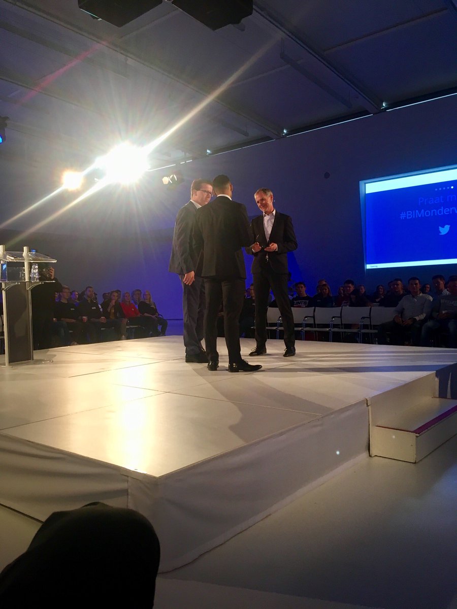 De helden van <a href="/BIMonderwijsdag/">BIM Onderwijsdag</a> @DelanoKenepa en @arjanwalinga aan het woord. Supergoed initiatief mannen en wat een opkomst! #BIMonderwijsdag