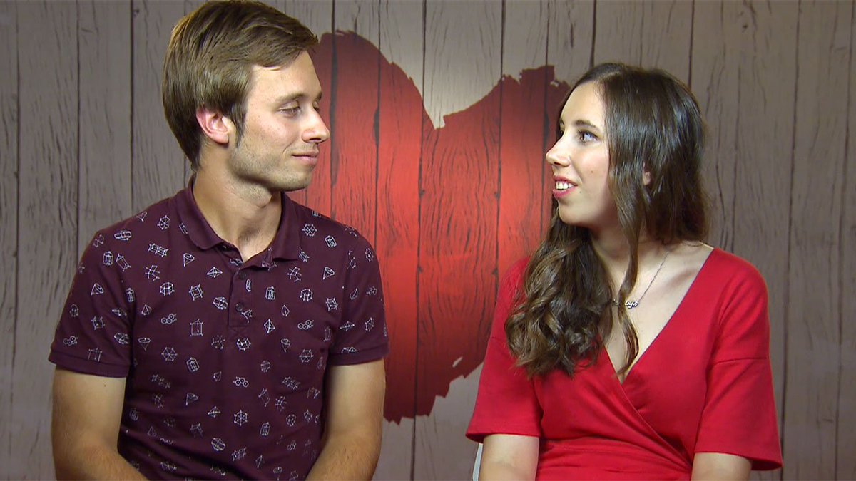 MedInfinityES's tweet photo. Yolanda intentará contagiar su energía y vitalidad a Tony mientras Alejandro quiere encontrar a la chica con la que perder la virginidad... ¡y no se corta con los besos! 💋 #FirstDates736 ya disponible a la carta: 
https://t.co/Dvu9Y2KOdg https://t.co/yRZ3HeroJ7
