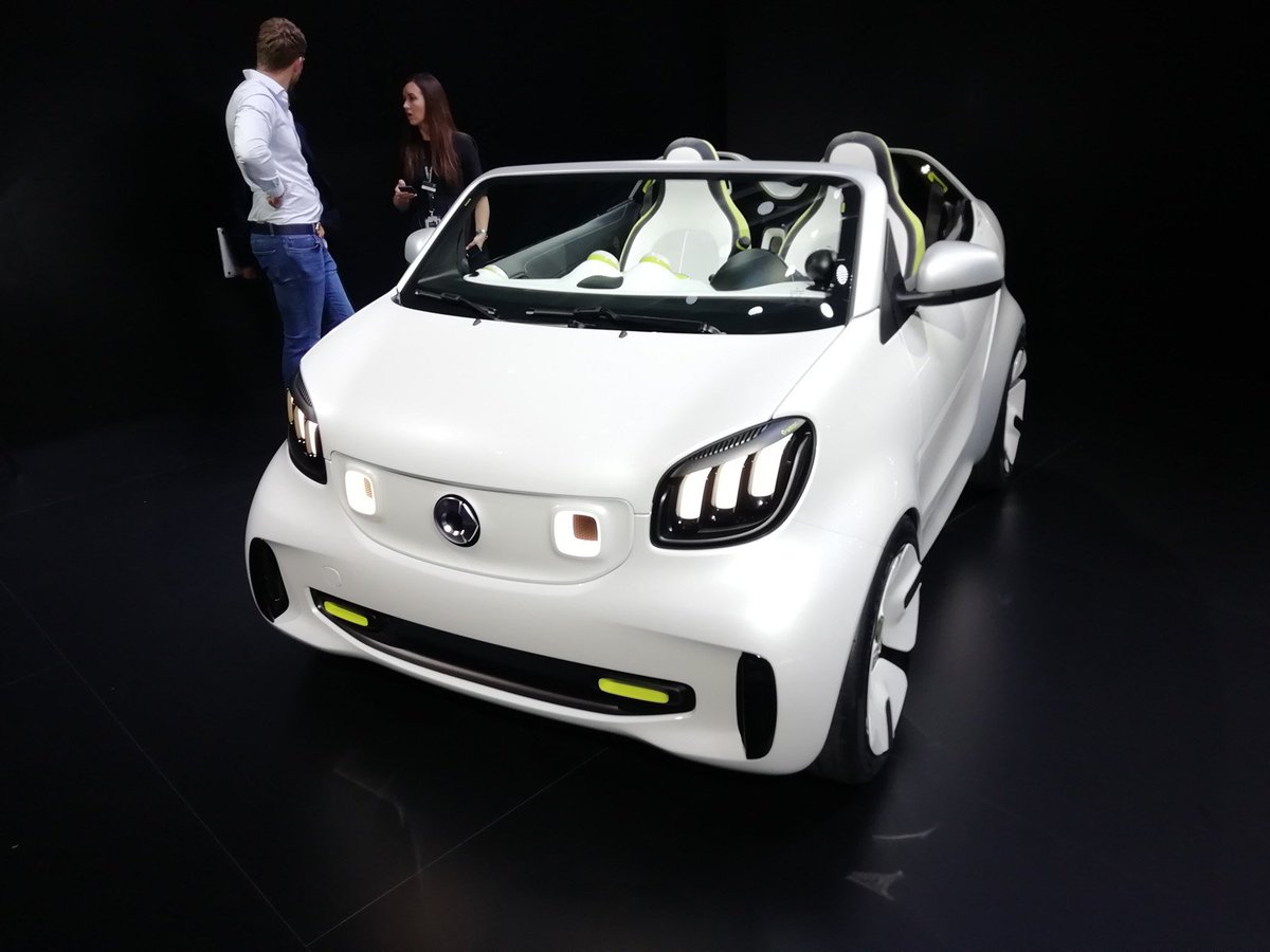 IconWheelsIT's tweet photo. #Smart festeggia al Salone di Parigi 2018 i 20 anni di attività con la #forease Concept. #MondialAuto @smart_Italia

https://t.co/tJ282cNId1 https://t.co/N1tY2pXG0A