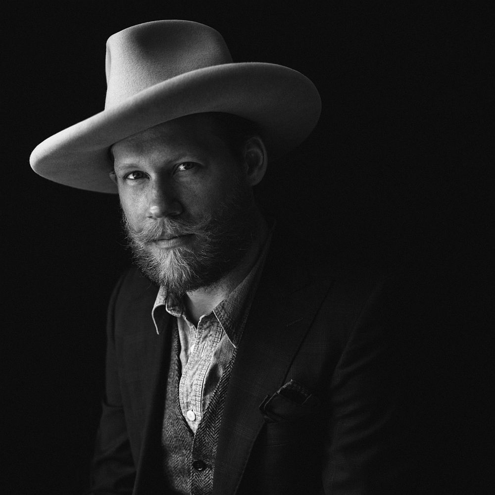 TakeRootNL's tweet photo. We hebben drie nieuwe namen voor #TakeRoot18: @aaronleetasjan1 brengt jingle-jangle-powerpop, @jarroddickenson is eenTexaanse verhalenverteller en @anthdamatomusic speelt gevarieerde roots en americana. De line-up is hiermee compleet. Tix https://t.co/YYYPsxpLul. https://t.co/YoRLqJ1MLg