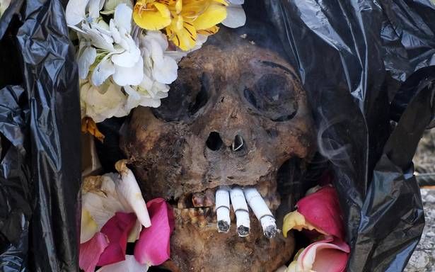 DarkerDests's tweet photo. ‘Dark tourist’ and our desire for the macabre - Read more: https://t.co/oDr8xS9U70 #darktourism #darktourist #macabre #morbid #macabretourism #morbidtourism #thanatourism #milkingthemacabre #heriatge #history #historytourism #heritagetourism #darktouristnetflix #netflix https://t.co/lLZcA87tuS