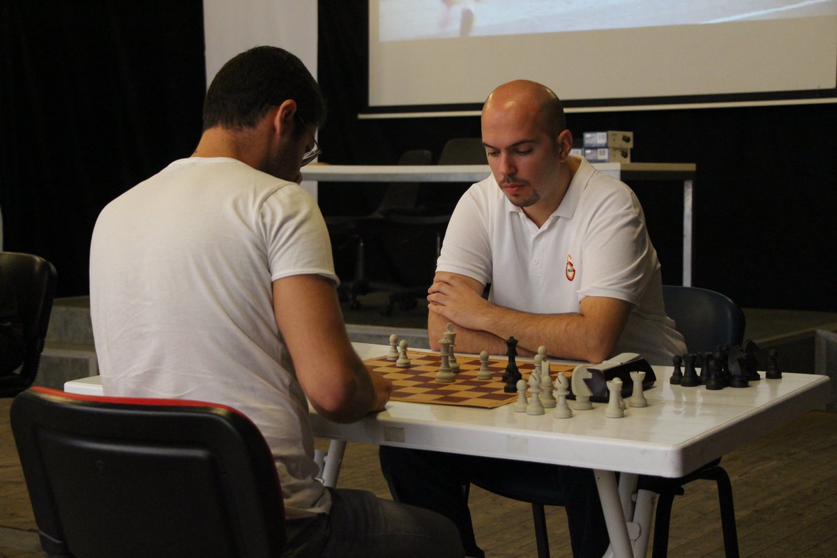 MasterGames’18 Satranç Turnuvası’nda ödüller sahiplerini buldu. Dereceye giren mezunlarımızı tebrik eder, bu heyecana ortak olan tüm yarışmacılara teşekkür ederiz. 👏
  
🥇 İstanbul Kültür Üniversitesi
🥈 Boğaziçi Üniversitesi
🥉 İstanbul Teknik Üniversitesi