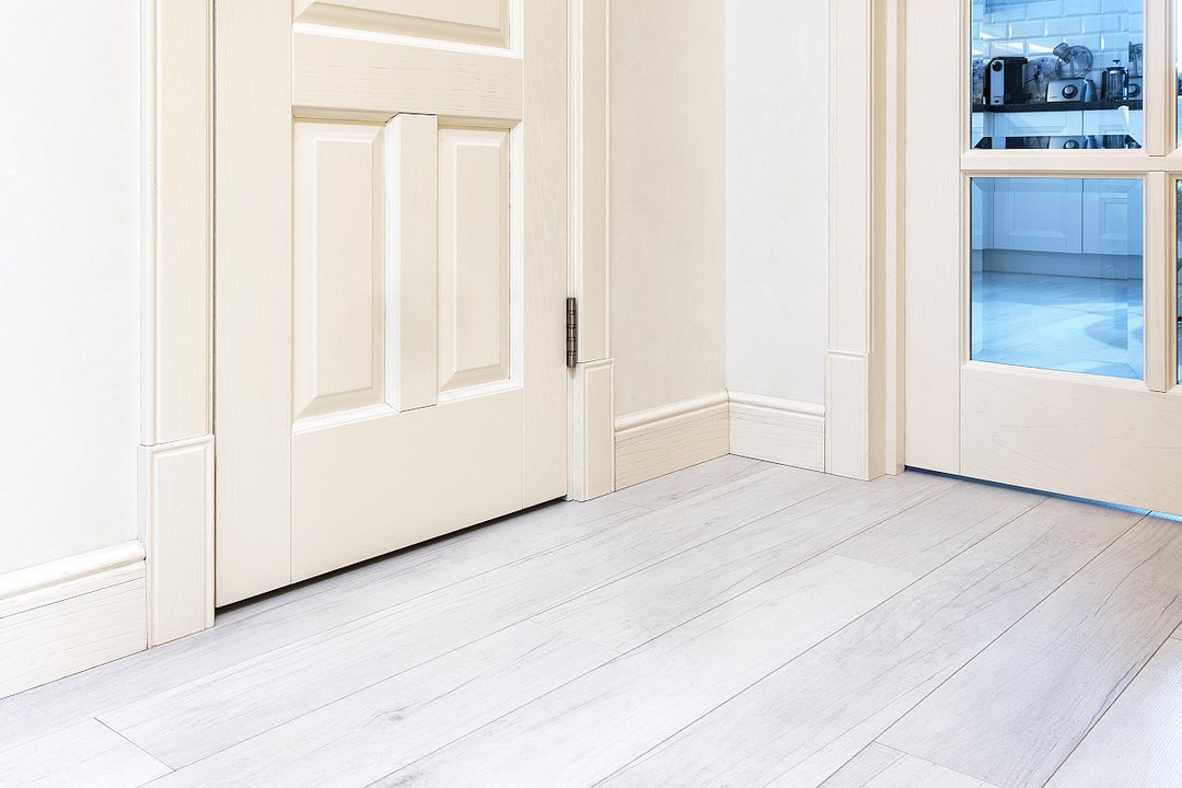 Плинтус quick step мдф. Линолеум цвета. Какого цвета подобрать плинтус. Современные плинтуса для пола. Какого цвета подобрать плинтус.