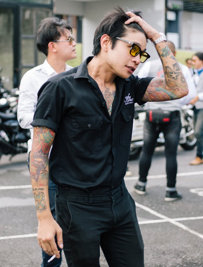 looker_online's tweet photo. #LookerSnapStyle #StreetFashion #StreetStyle #MenFashion #Menswear #Style #Fashion https://t.co/ESg8TytyUK