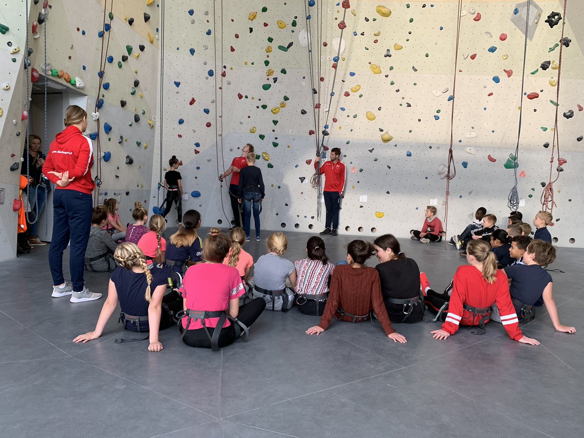 Timverbaas's tweet image. Klimmen met de Prins Bernardschool! @prinsbernardschool #klimmen @MountainNetwork @dordrecht #welkeschoolisdevolgende