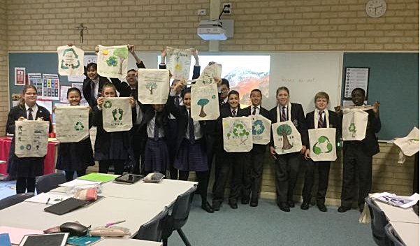 Great work by Years 8 and 12 students from #CorpusChristiCollege who came up with an innovative way of sharing the message of sustainability 🌱. They expressed their messages in their preferred language and designed images on calico bags 🛍️.