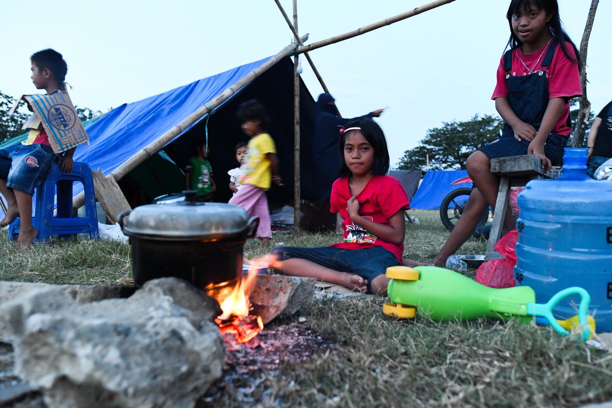 Nach den #Erdbeben und dem #Tsunami auf #Sulawesi folgt nun noch ein #Vulkanausbruch auf der Insel. #Indonesien braucht Ihre Hilfe. Dringend. Unterstützen Sie die Kinder in dieser Notsituation. 
bit.ly/SulawesiNothil… …