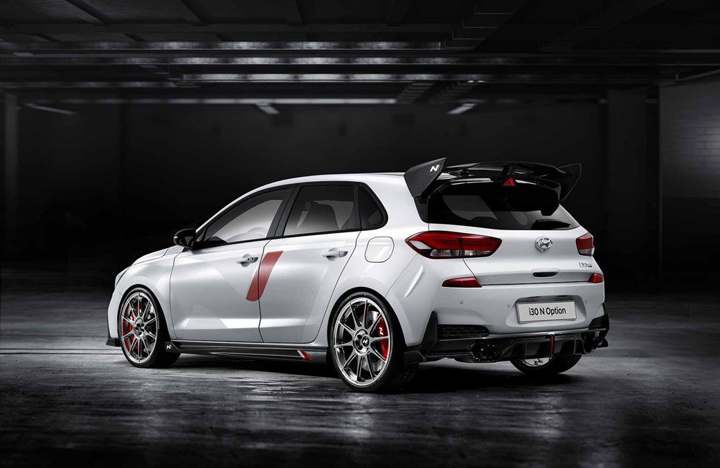 autoadvisoruk's tweet photo. We're more than a little obsessed with this little rocket! 🚀

The new Hyundai i30 N Option looks great. Honda Civic Type R, your move ♟️

#Hyundai #i30NOption #hyundaii30NOption #ParisMotorShow #CivicTypeR #autoadvisor🚗 #findreviewshare #nomorecowboys https://t.co/ctESvFMVSz