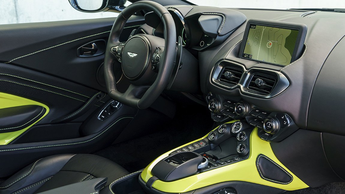 Aston Martin macht sich daran, nie gekannte Größe anzunehmen. Der Aston Martin Vantage ist das Zupferd. bit.ly/2RnZifI