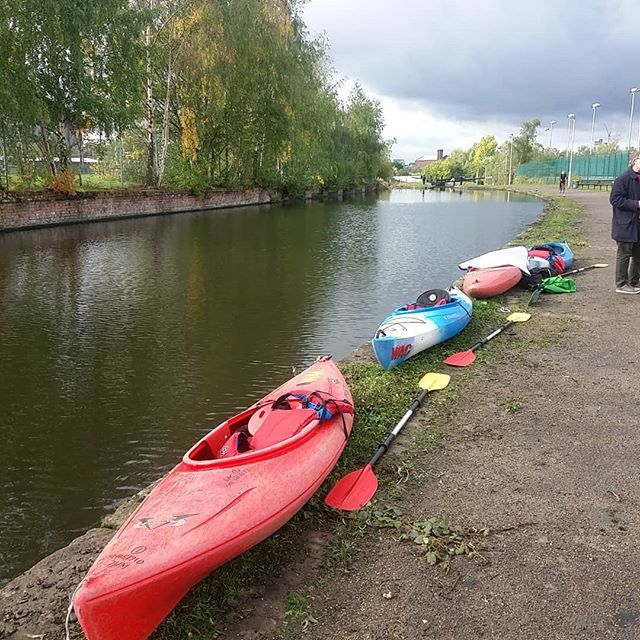 GMMoving's tweet image. We&apos;re at the #Canal waiting to support @paddleofbritain as he kayaks the length of Britain for @royalbritishlegion! 
He&apos;s meeting up with some of the Moving Forces team who are joining him on the water and talking with @itvnews #PaddleOfBritain ift.tt/2yb14s2