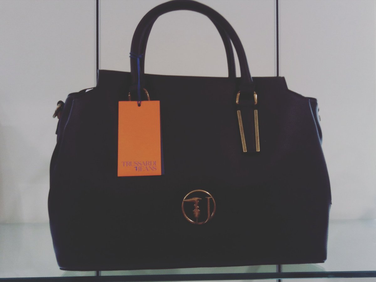 mimmo_fusco's tweet photo. Trussardijeans  nuova linea  borsa bauletto € 149.00 #trussardijeans #trussardibag #trussardiborse #borsedonna #womanbags #bauletto #doublehand #like4follow #creatività #caserta #followforfollowback #solocosebelle❤️ #like4like #follow https://t.co/BDorC9OyxT