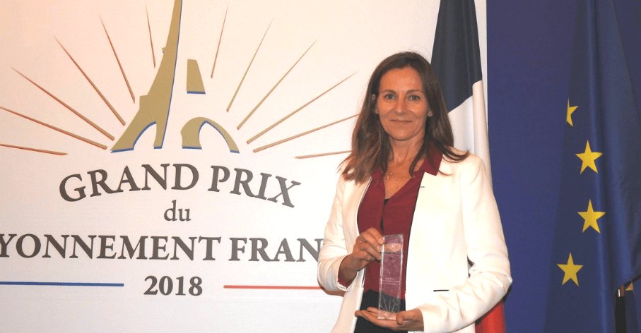 UniversiteLyon's tweet photo. Hélène Courtois, astrophysicienne, professeure et vice-présidente @UnivLyon1 est lauréate du Prix du #Rayonnement #scientifique Français @rayonnementFR, remis hier par le ministre de l'Europe et des Affaires Étrangères @JY_LeDrian

➡️https://t.co/lEoJQHNQqf https://t.co/Z6Q1mooqB1