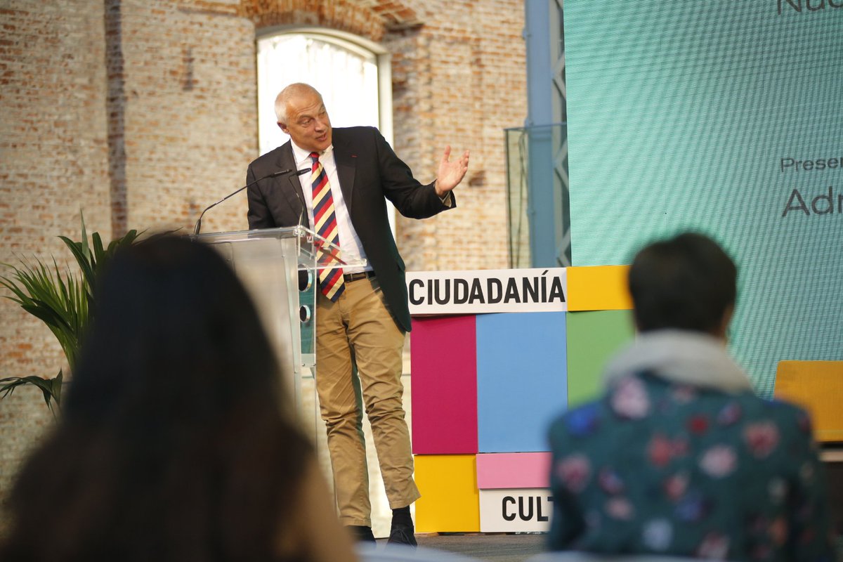 cultuciudadania's tweet photo. ▪️El filósofo, escritor y profesor italiano Nuccio Ordine @utilitainutile abre su ponencia proponiendo una reflexión: “¿En qué dirección se mueven hoy en día la cultura y la enseñanza?”. #culturayciudadania https://t.co/Wroc6MOJWT